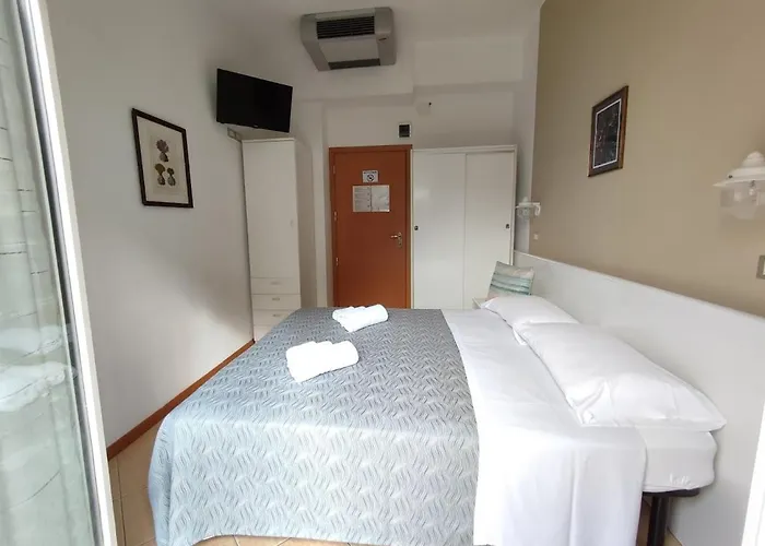 Hotell Athena 3*